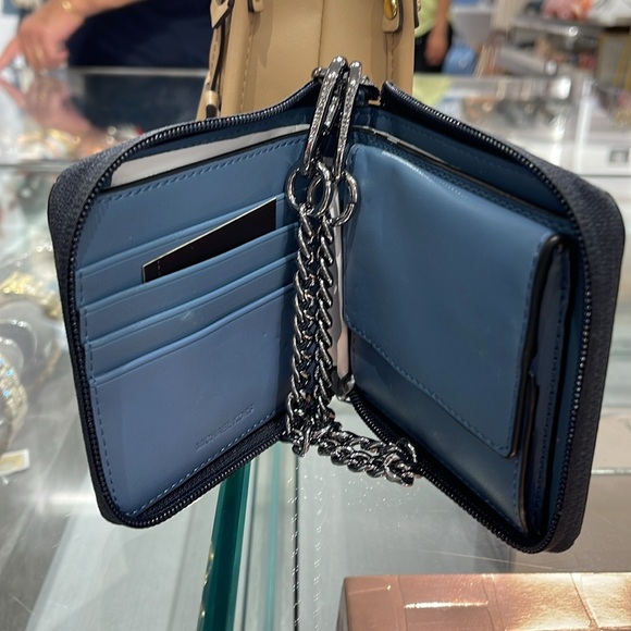 Michael Kors COOPER
3654LPCF5B
ZIP BILLFOLD WITH CHAIN
DENIM - Picture 7 of 16